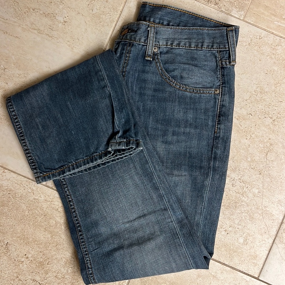 Mens size W32 L34 Levi’s 527 jeans.